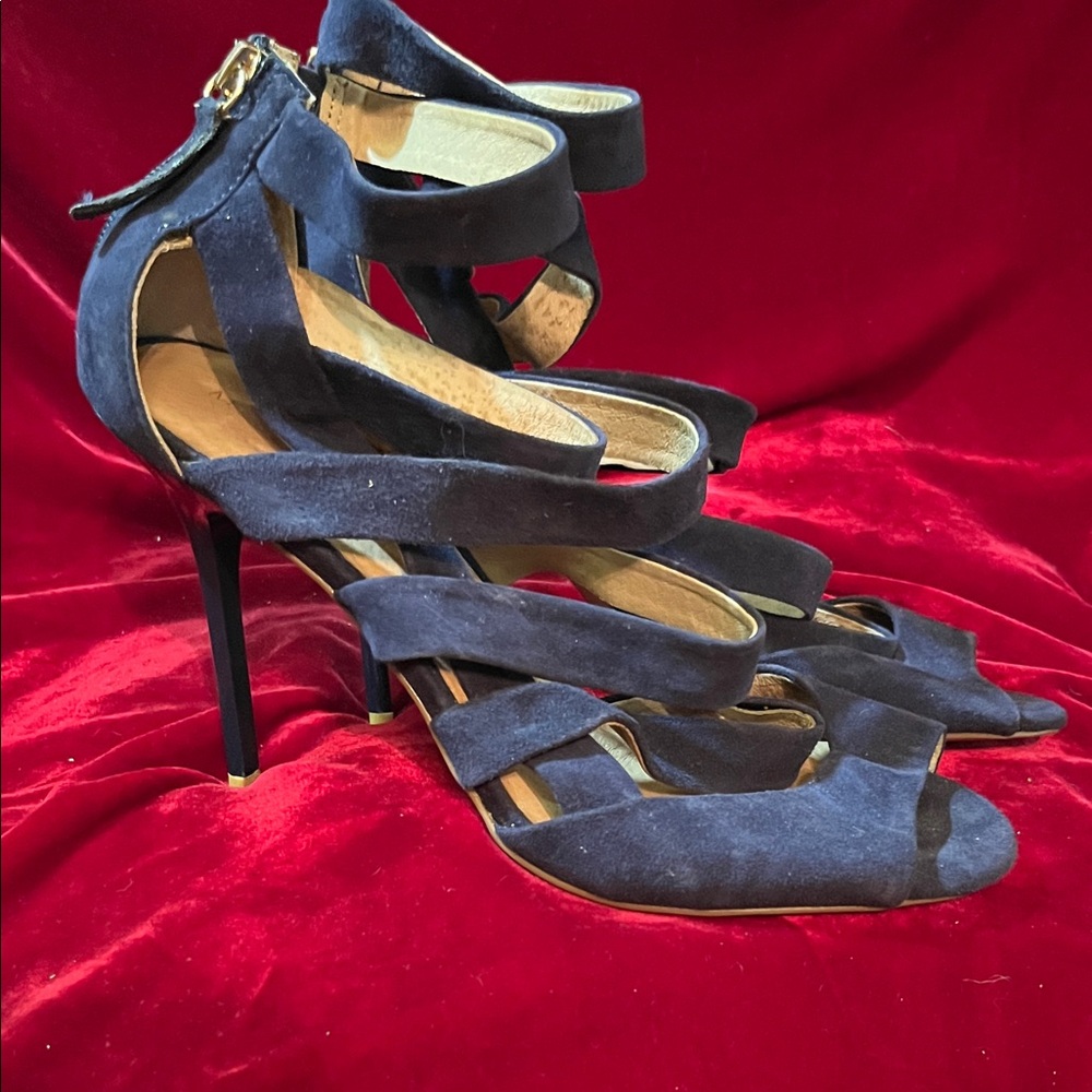 Chic Navy Strappy Heels